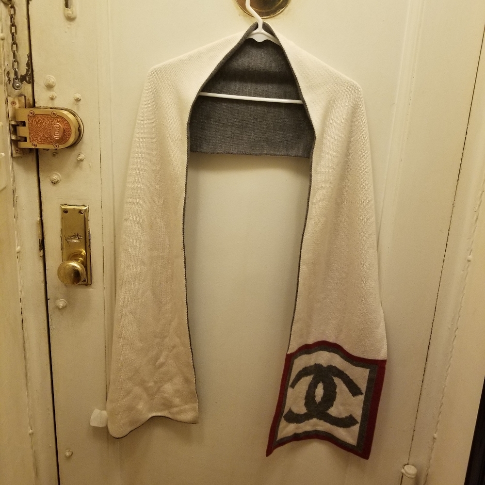 CHANEL &wool &Cashmere  Winter Scarf - Picture 10 of 12